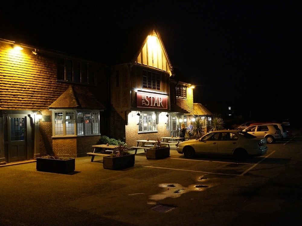 The Star Inn Lingfield Exterior photo